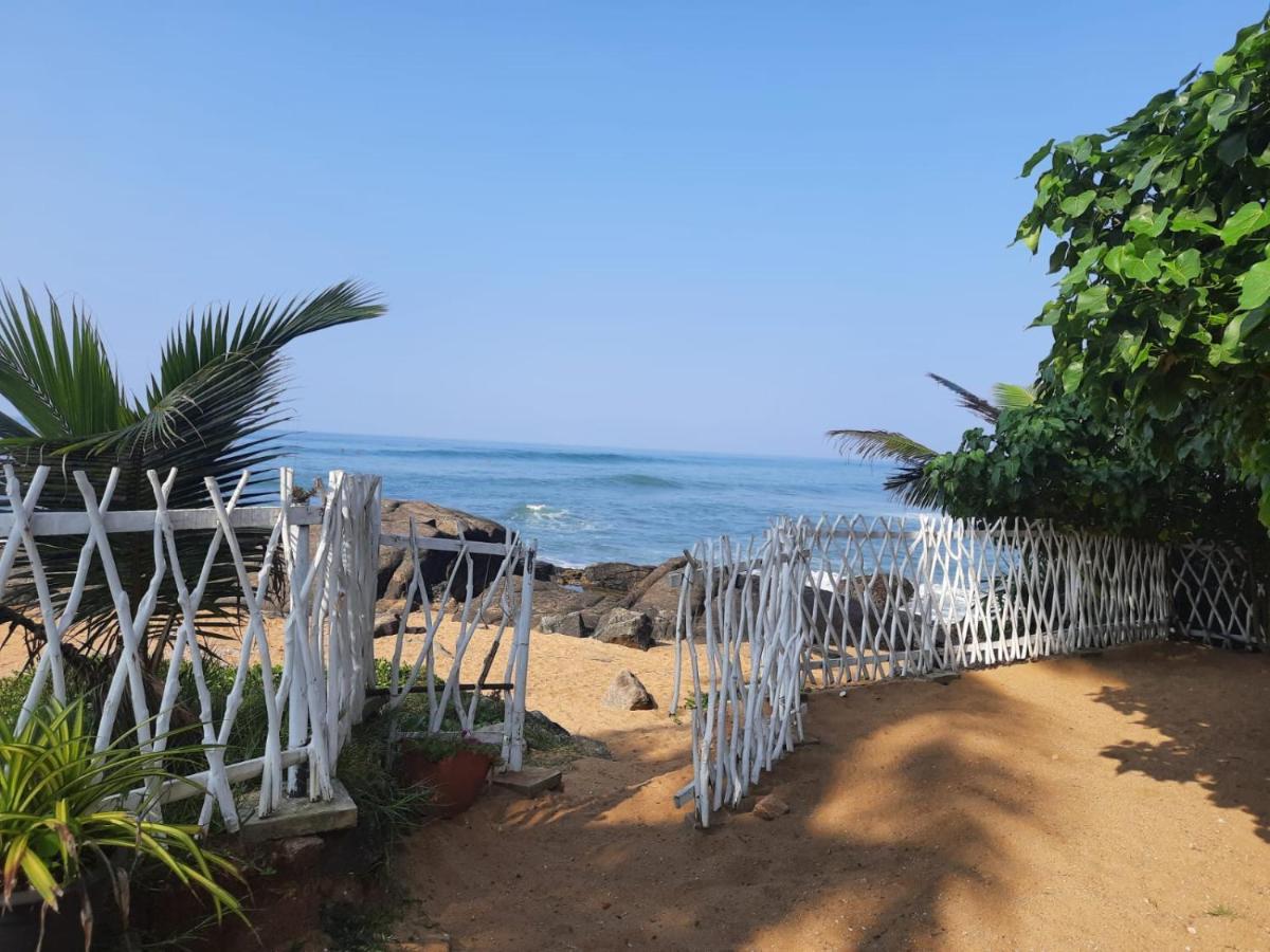 Ashen'S Beach House Bussa Exterior photo