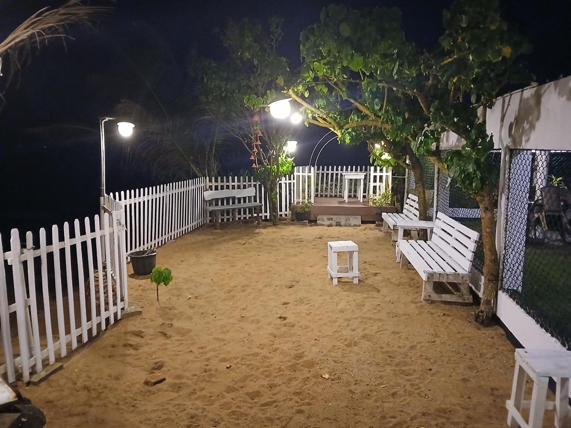 Ashen'S Beach House Bussa Exterior photo