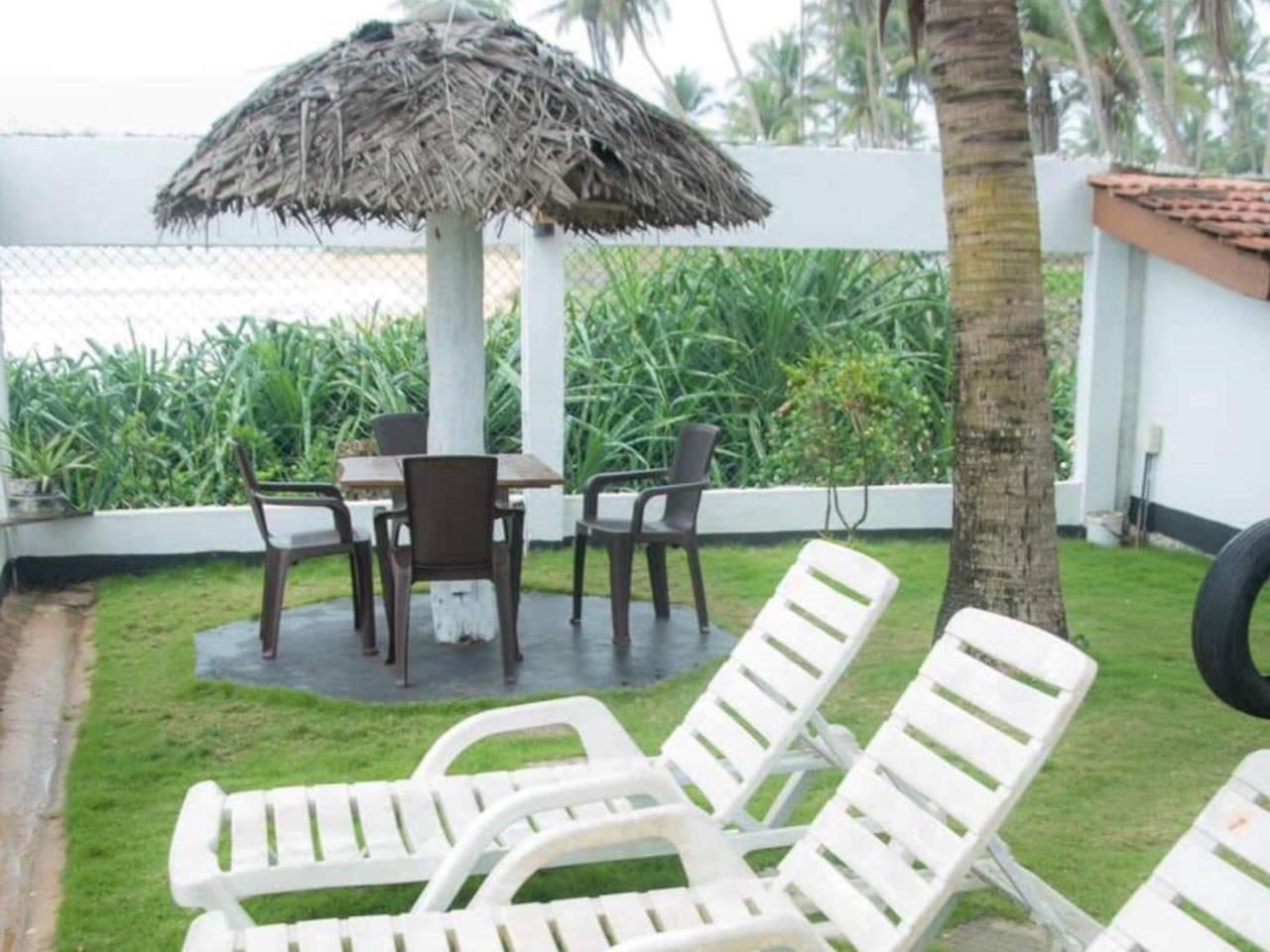 Ashen'S Beach House Bussa Exterior photo