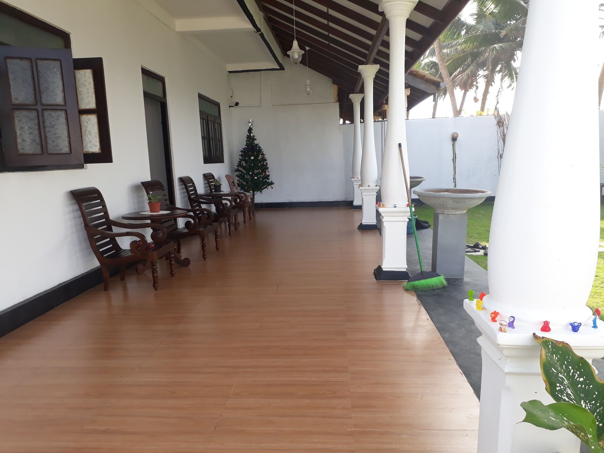 Ashen'S Beach House Bussa Exterior photo